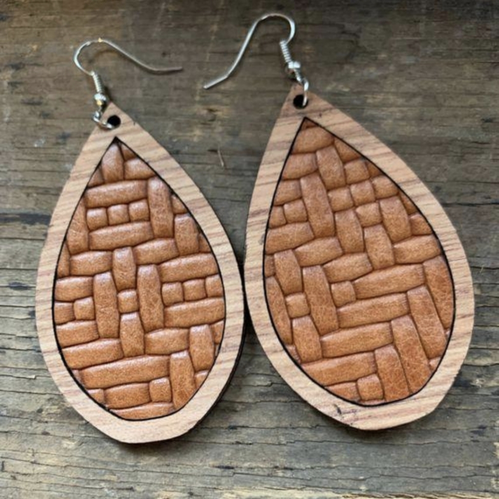 Wood Teardrop with Saddle Brown Weave Leat